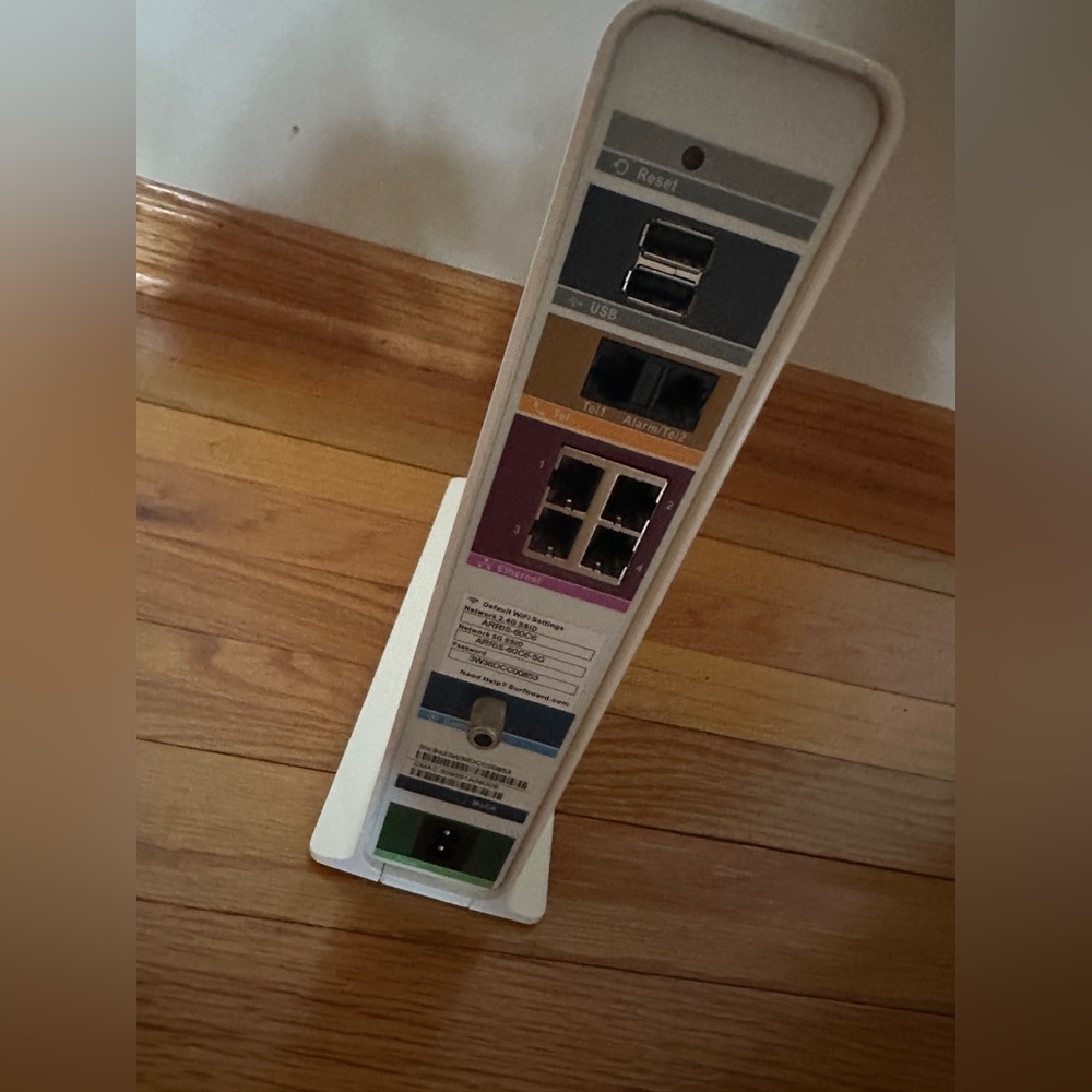 ARRIS White Networking Modem - Picture 3 of 4